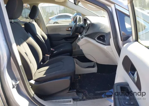 2017 Chrysler Pacifica Touring z USA, uszkodzony, nr VIN 2C4RC1DG0HR663808